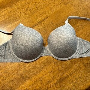 Pink Victoria’s Secret Wear everywhere t-shirt lightly lined gray bra—size 34DD